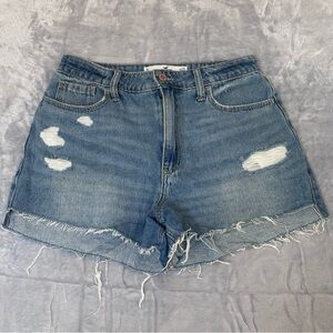 Hollister Curvy Ultra High-Rise Vintage Relaxed Mom Short 3”